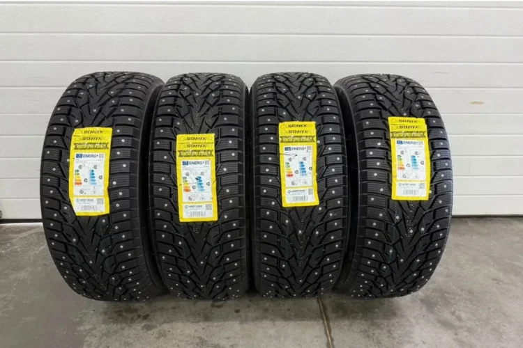 Комплект из четырёх шипованных шин Sonix Winter Xpro Studs 225/60 R18