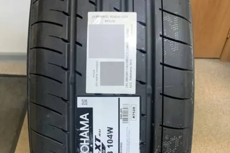 Шина Yokohama BluEarth-XT AE61 225/60 R18 104W