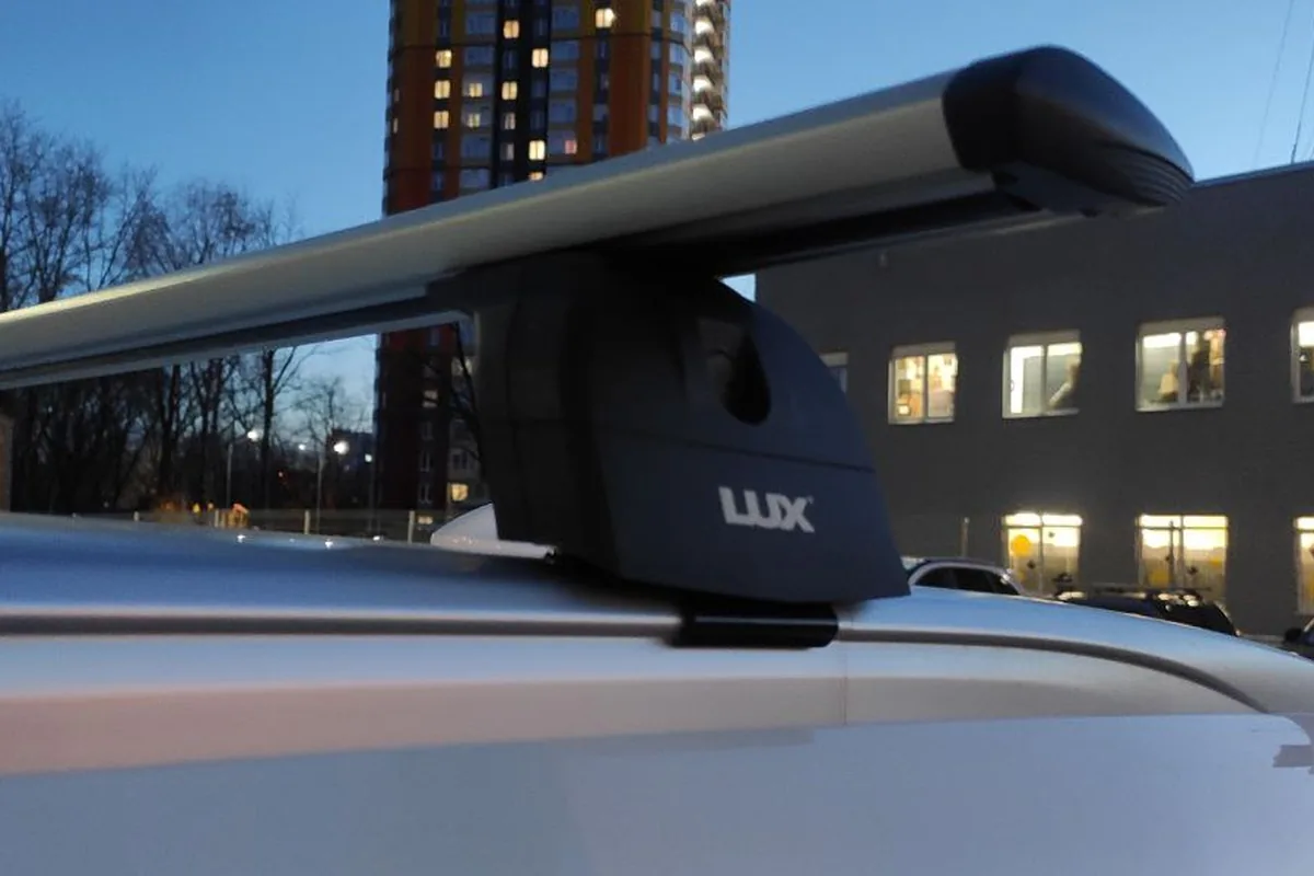 Поперечины LUX на штатных рейлингах Chery Tiggo 7
