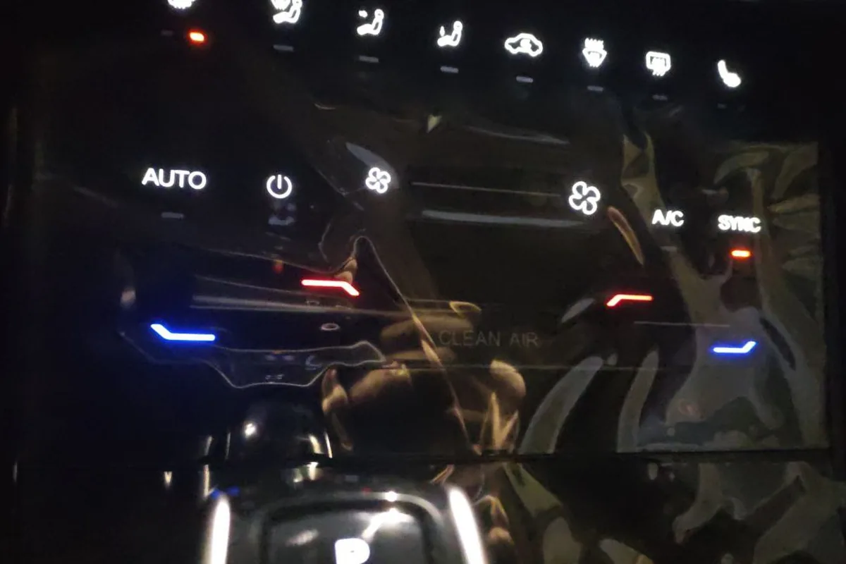 Панель климата Chery Tiggo 7 Pro зимним утром