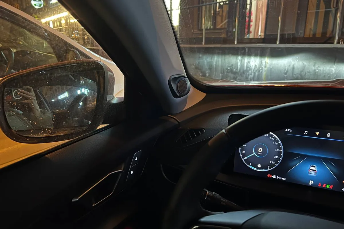 Нераскрывшееся зеркало Chery Tiggo 7 Pro Max зимним утром