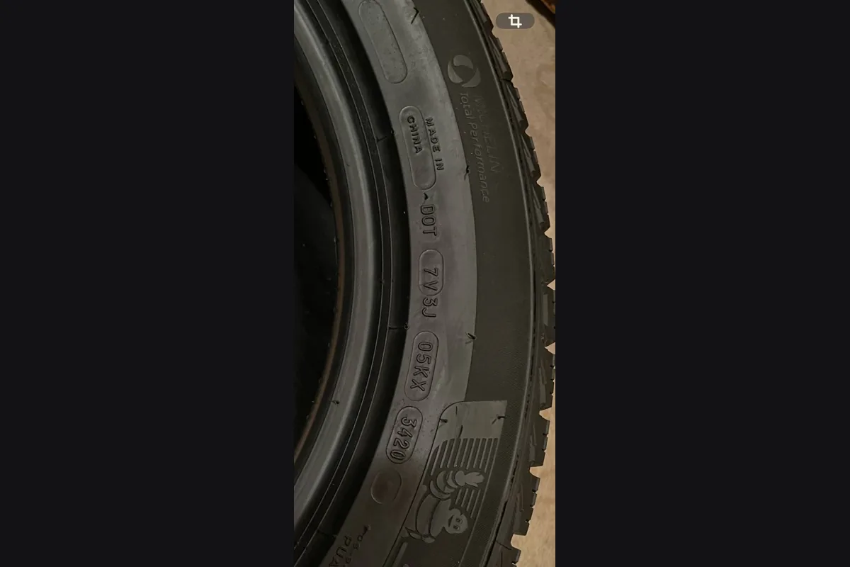 Боковина зимней шины Michelin 235/55 R18