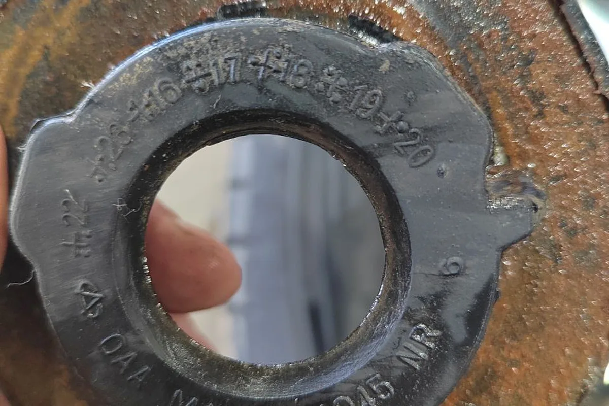 Сайлентблок рычага подвески с нанесённой маркировкой M11-2911045