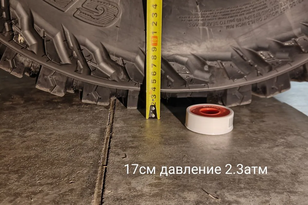Как сплющивается шина Tank 300 при снижении давления с 2,3 до 0,8 бара