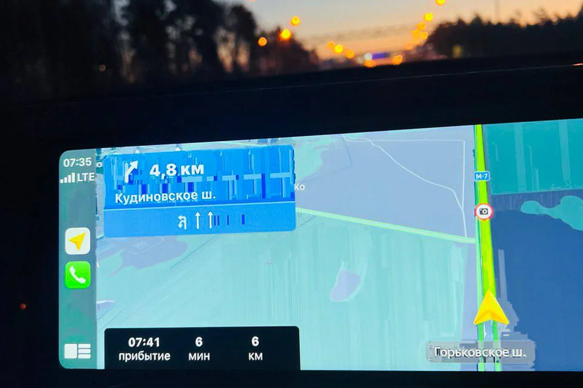 CarPlay с навигацией на экране Exeed TXL