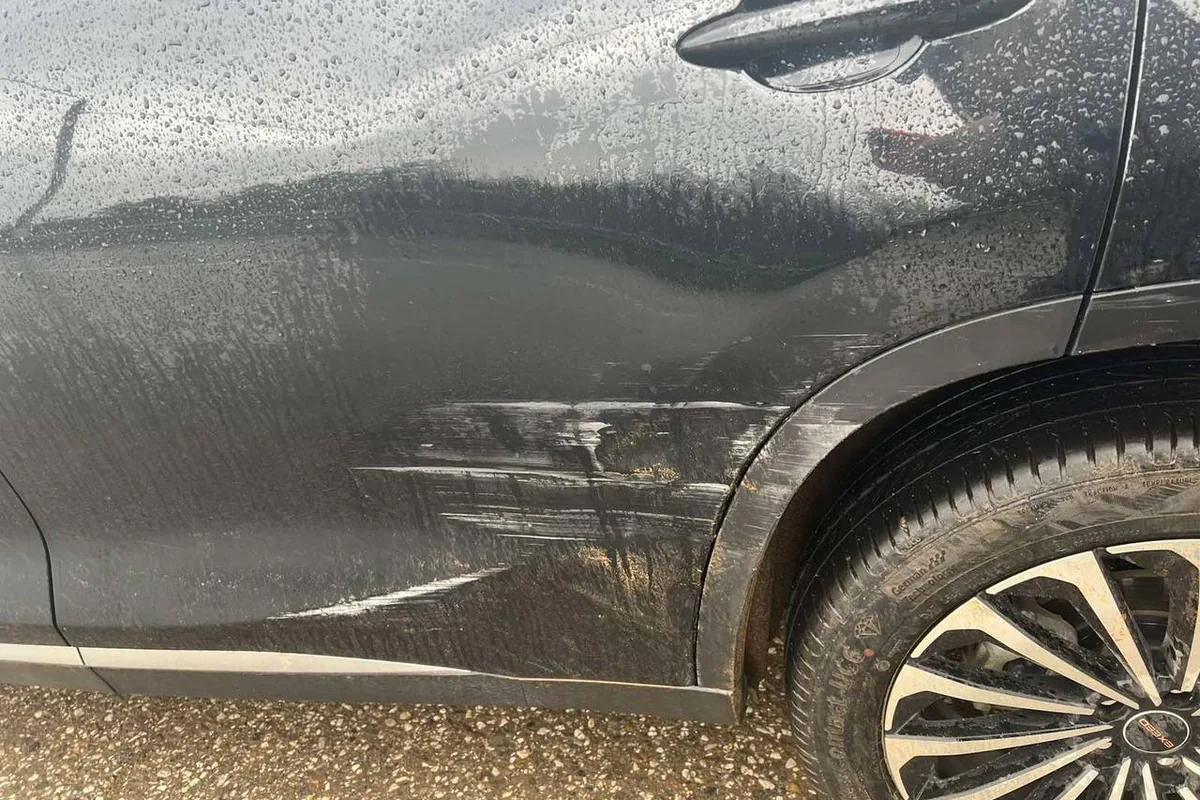 Повреждение борта автомобиля