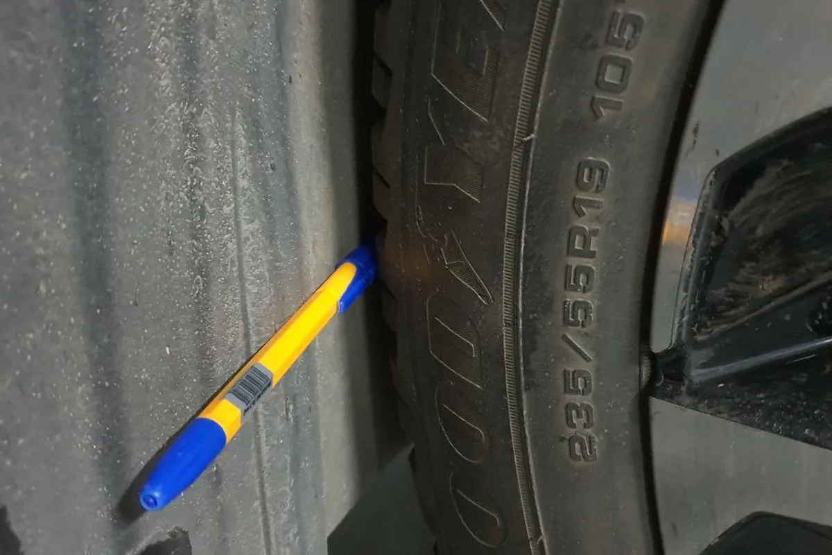 Замер глубины протектора на шине Exeed TXL