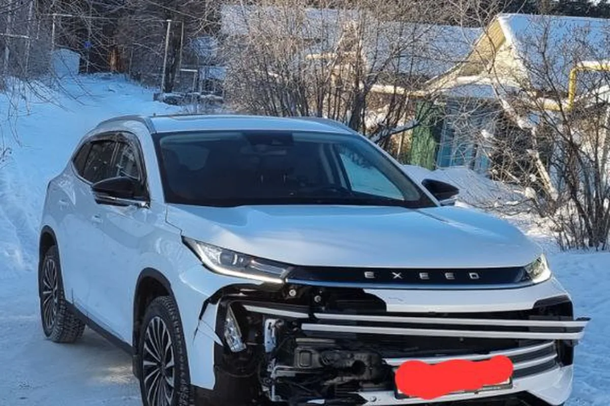 Повреждённая передняя часть Exeed TXL