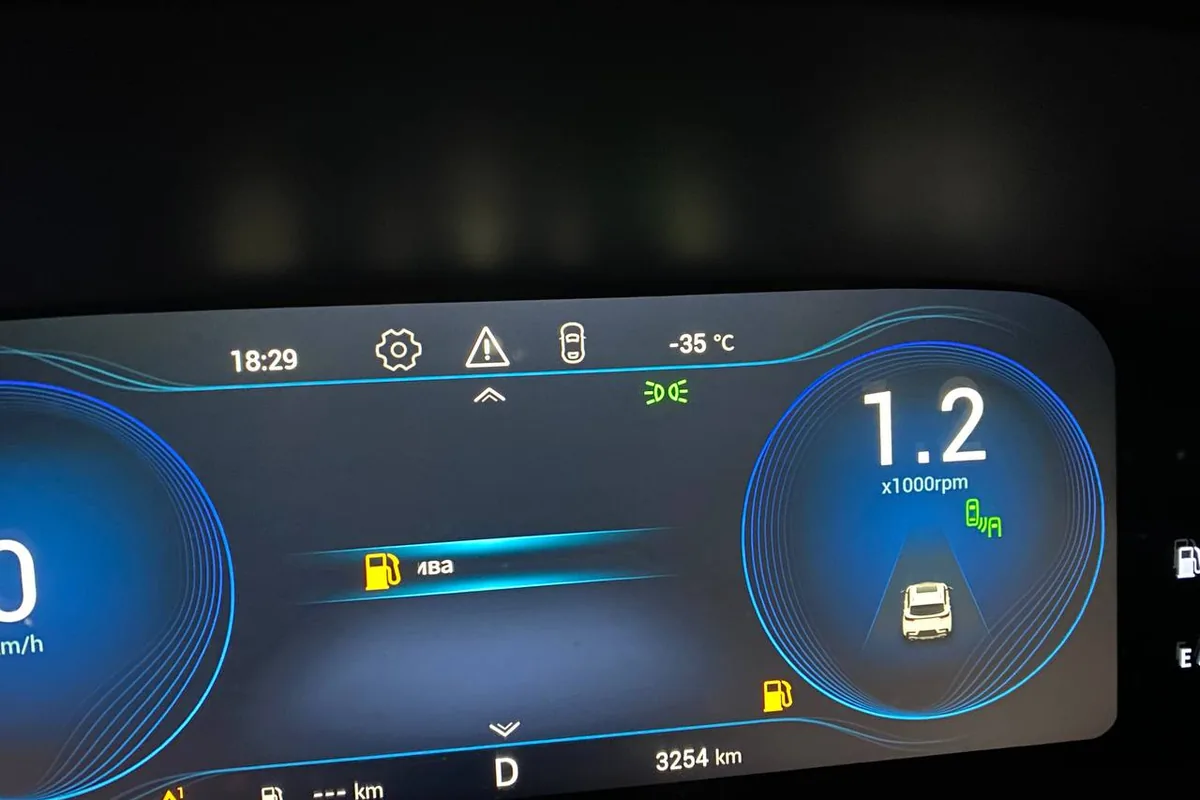 Панель приборов Exeed TXL при −35 °C