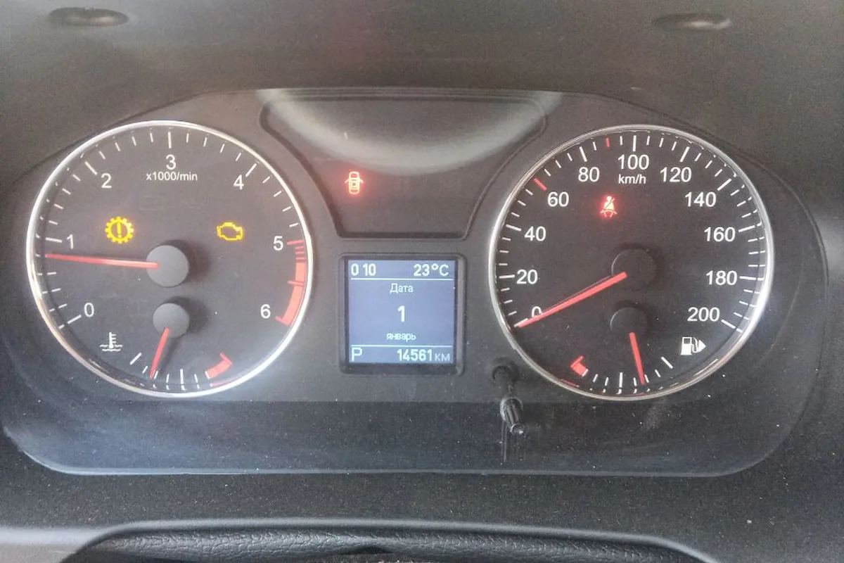 Ошибка автомата на приборке УАЗ Патриот 2021 года при 14 561 км