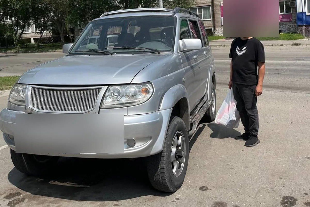 Серебристый дорестайлинговый УАЗ Патриот 2007 года после покупки