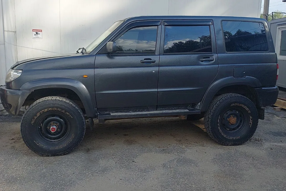 УАЗ Патриот 2009 года с дизелем Iveco F1A сбоку