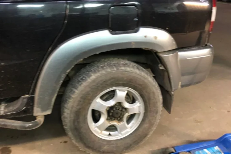 Колесо 265/70 R16 на литом диске в арке УАЗ Патриот