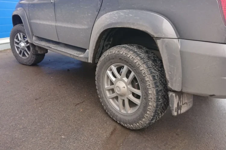 Колесо 235/70 R18 на литом диске УАЗ Патриот в арке