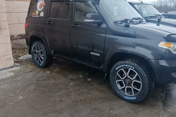 УАЗ Патриот на литье R18 с шинами 265/60 R18