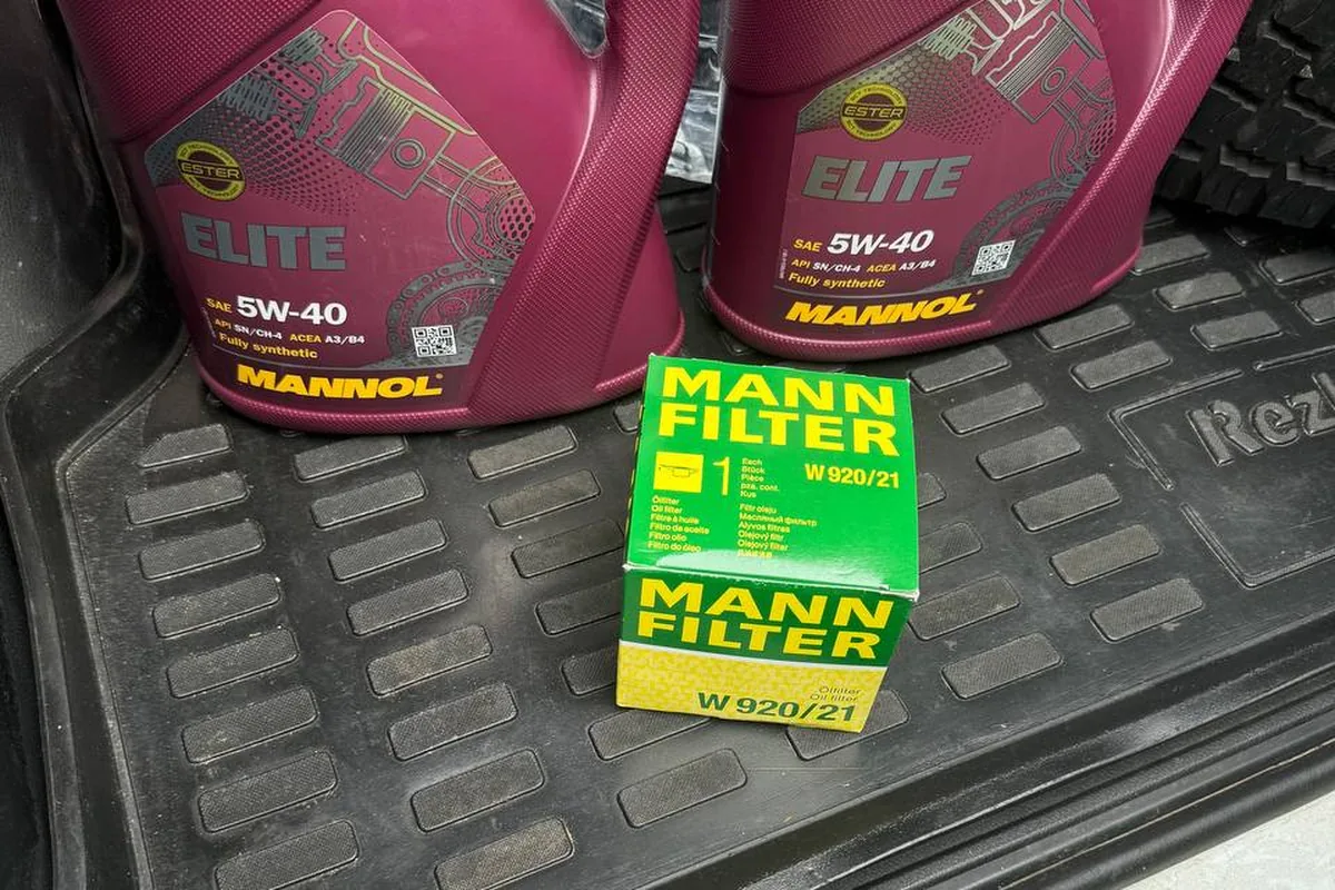 Масло Mannol Elite 5W-40 и фильтр Mann W920/21 в багажнике УАЗ Патриот