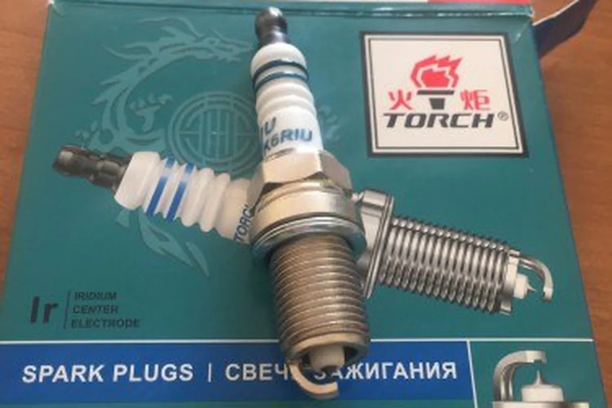 Иридиевая свеча Torch K6RIU на коробке