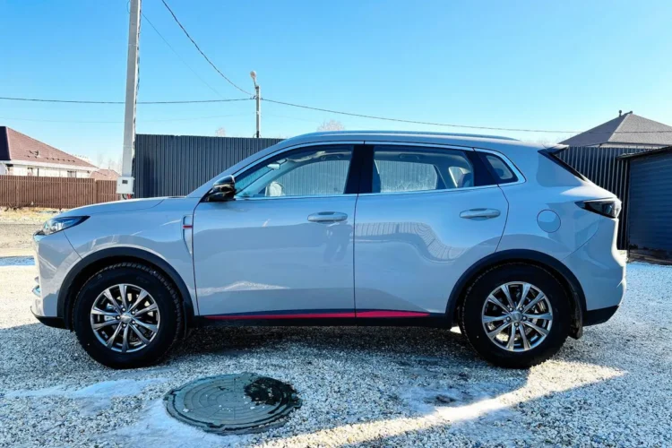 Голубой Changan UNI-S в профиль на колёсах 235/65 R17