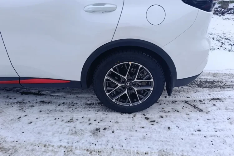Заднее колесо Changan UNI-S R18 с шиной Triangle зимой