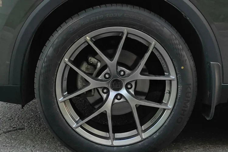 Колесо 235x50 R19 в арке Changan UNI-S