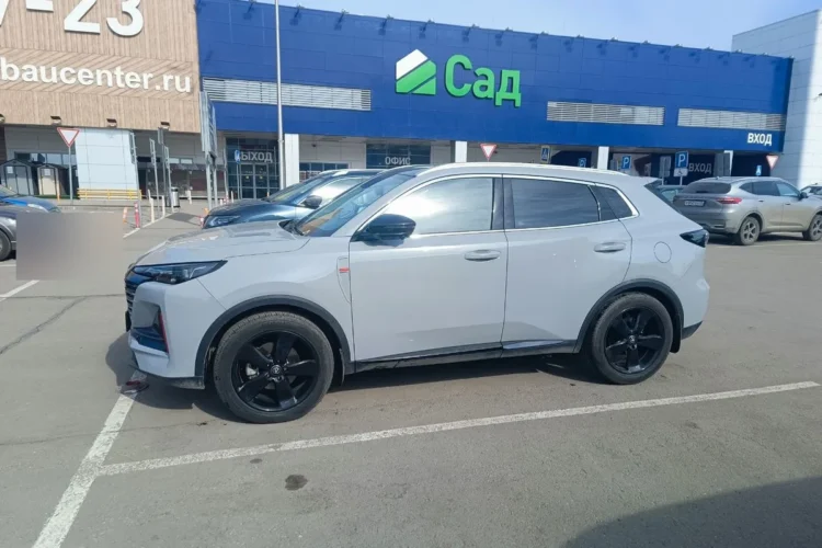 Серый Changan UNI-S на дисках 19x8 с шинами Kumho