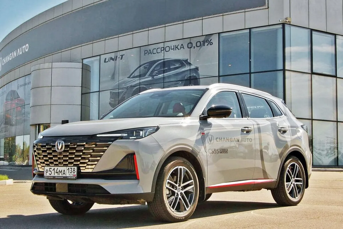 Приборная панель Changan UNI-S с поднявшимися оборотами