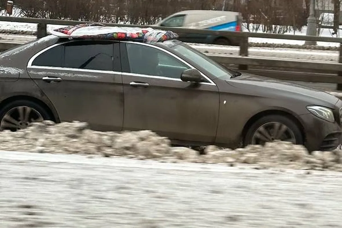Панорамная крыша Changan UNI-V зимой со снегом