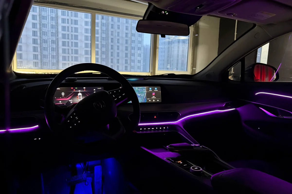 Настройки подсветки салона на экране Changan UNI-V