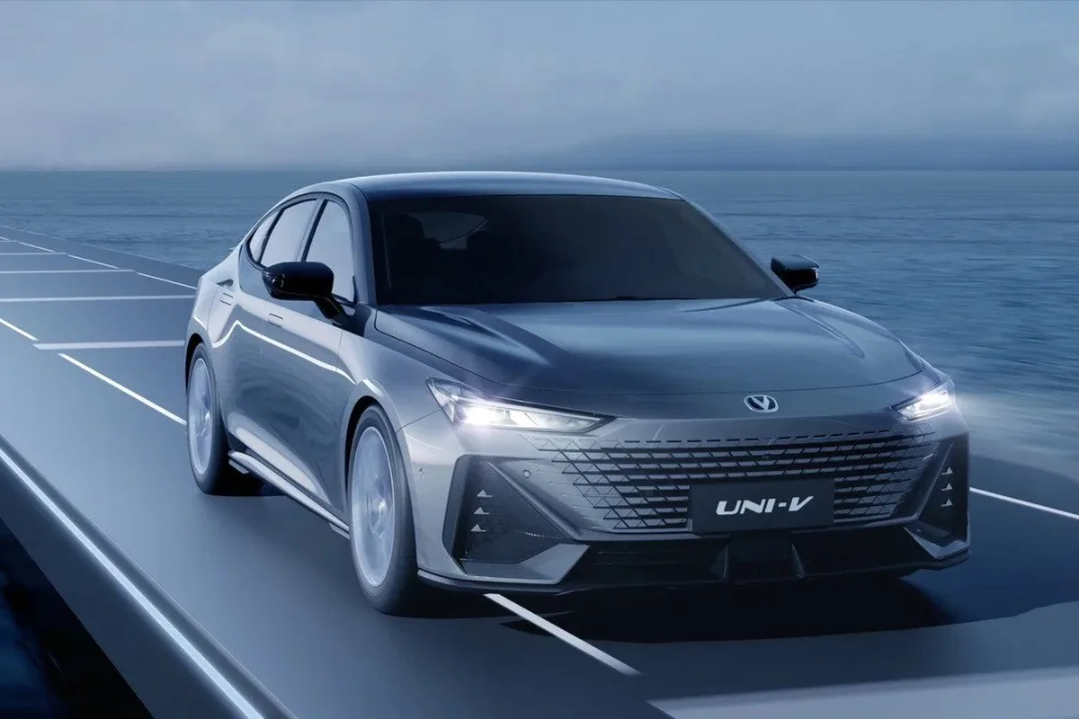 Установленные усилители в багажнике Changan UNI-V