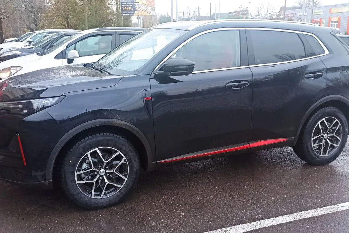 Changan на 17-дюймовых дисках с шипованными шинами Formula Ice 225/65 R17