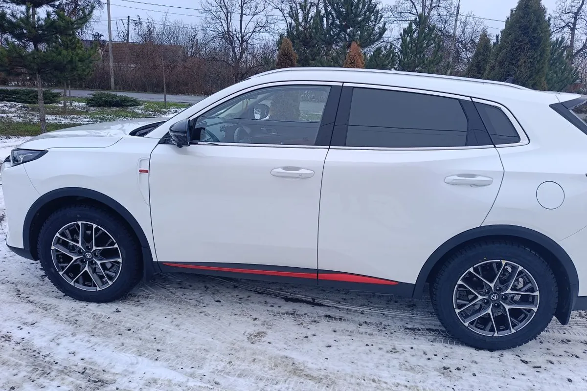 Changan на 18-дюймовых дисках с зимними шинами Triangle PL01 225/60 R18