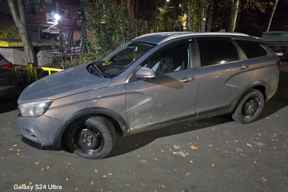 Лада Веста на штампованных дисках R15 с зимней резиной