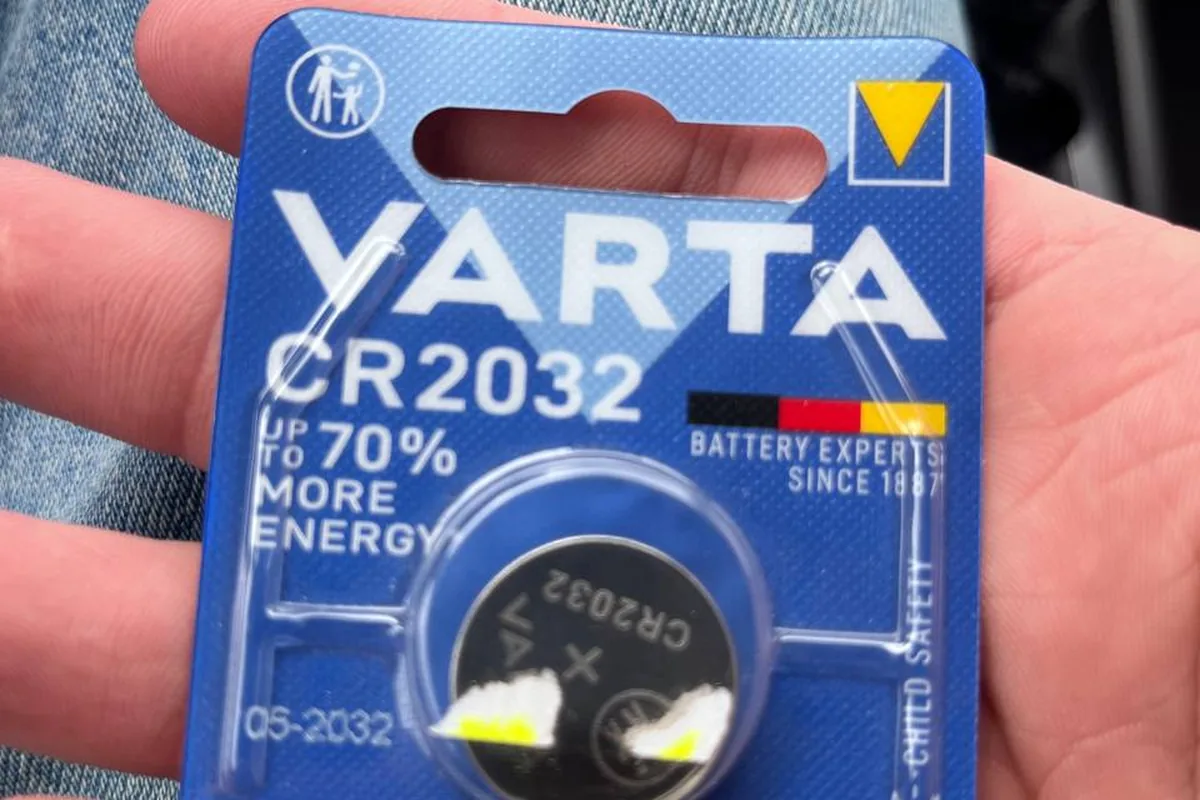Упаковка батарейки CR2032 для ключа Лады Весты