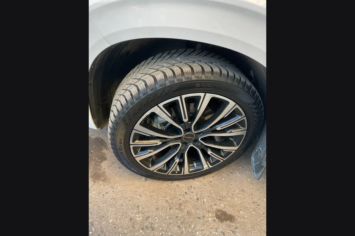 Шипованная зимняя шина на колесе Exeed VX