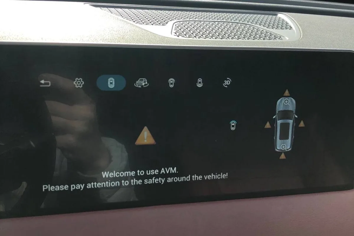 Экран системы кругового обзора Jetour X70 Plus при запуске