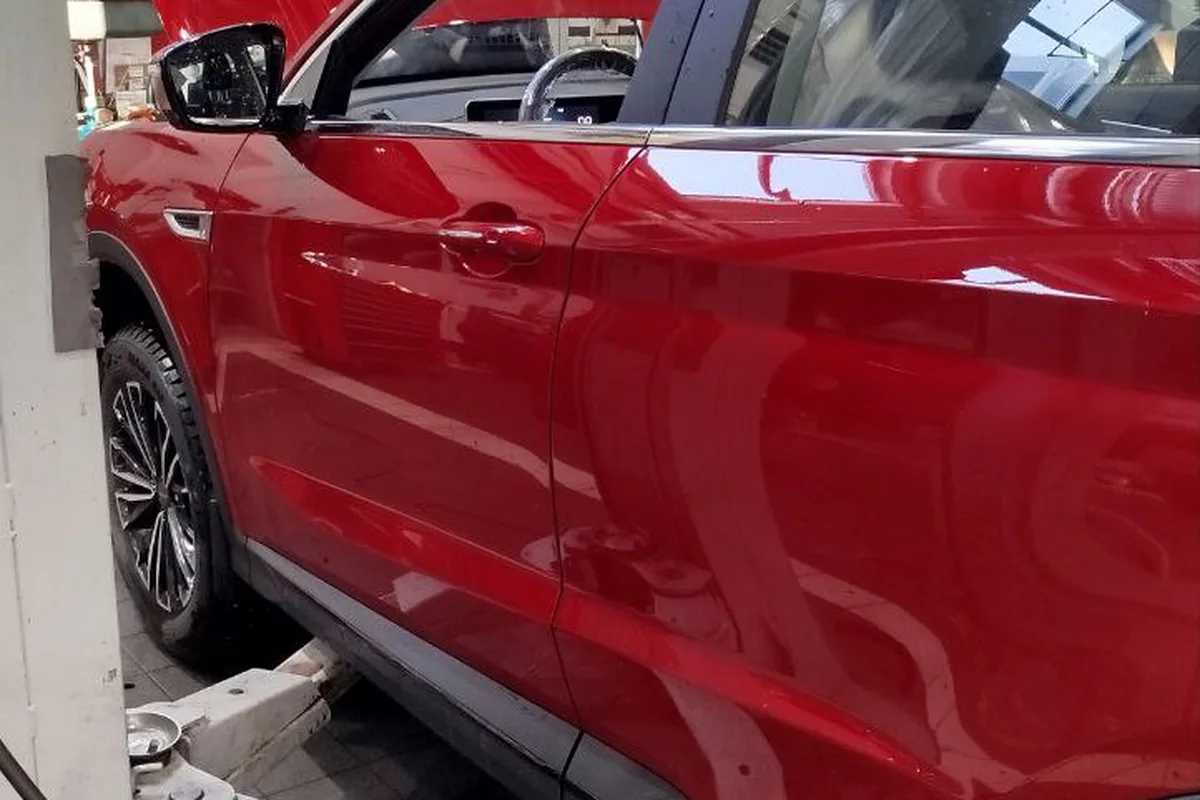 Jetour X70 Plus на стенде проверки тормозов