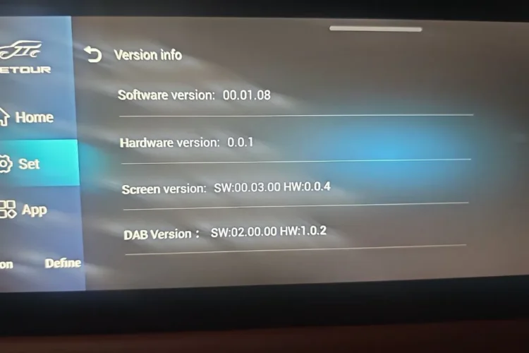 Экран Version info с версиями софта, железа и экрана Jetour X70 Plus