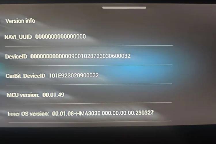 Экран Version info мультимедийной системы Jetour X70 Plus с номерами прошивок