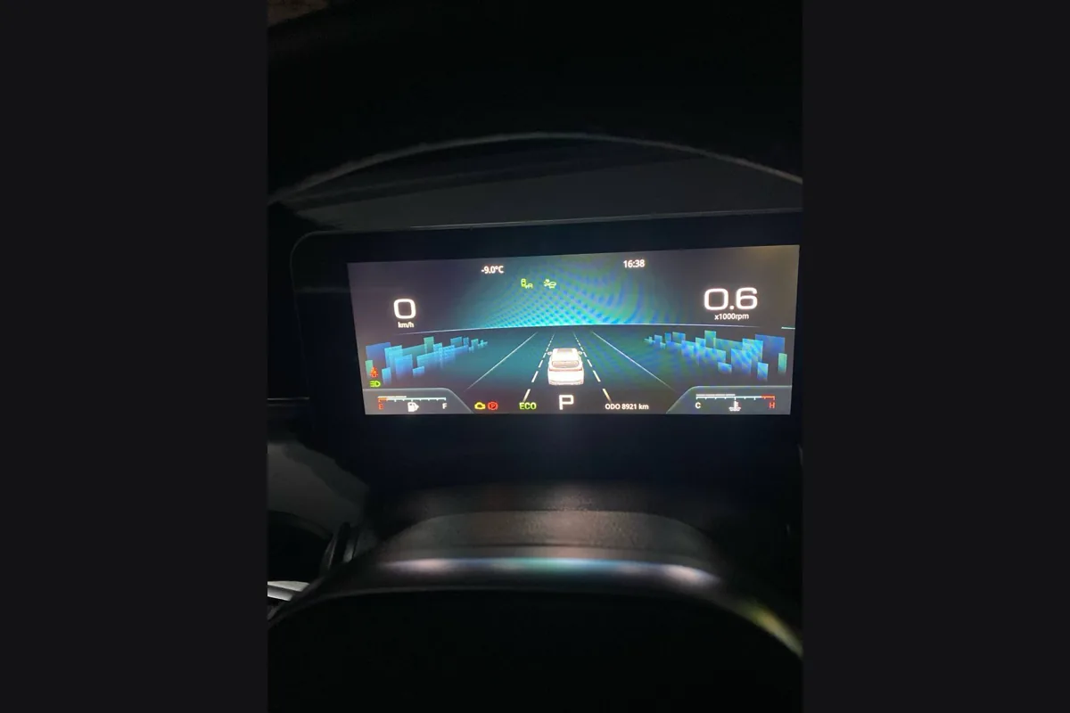 Приборная панель Jetour X70 Plus после прикуривания в мороз