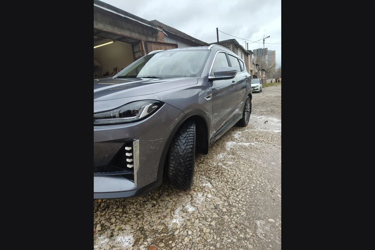 Jetour X70 Plus на шипованной зимней резине
