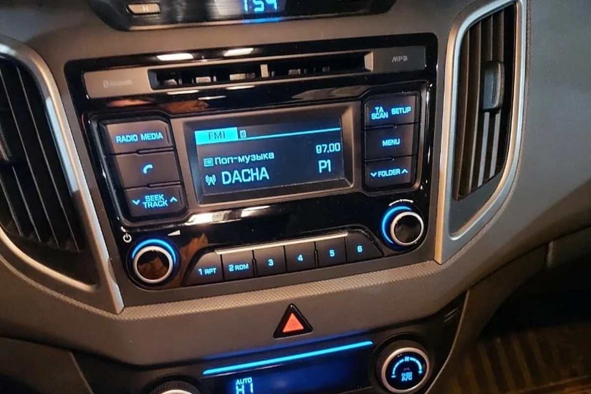 Штатная монохромная магнитола Hyundai Creta