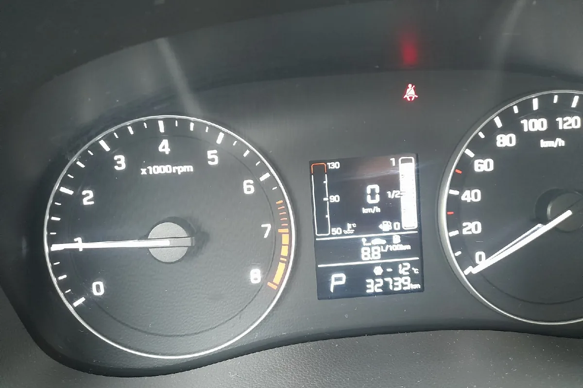 Приборная панель Hyundai Creta с ошибочной температурой за бортом