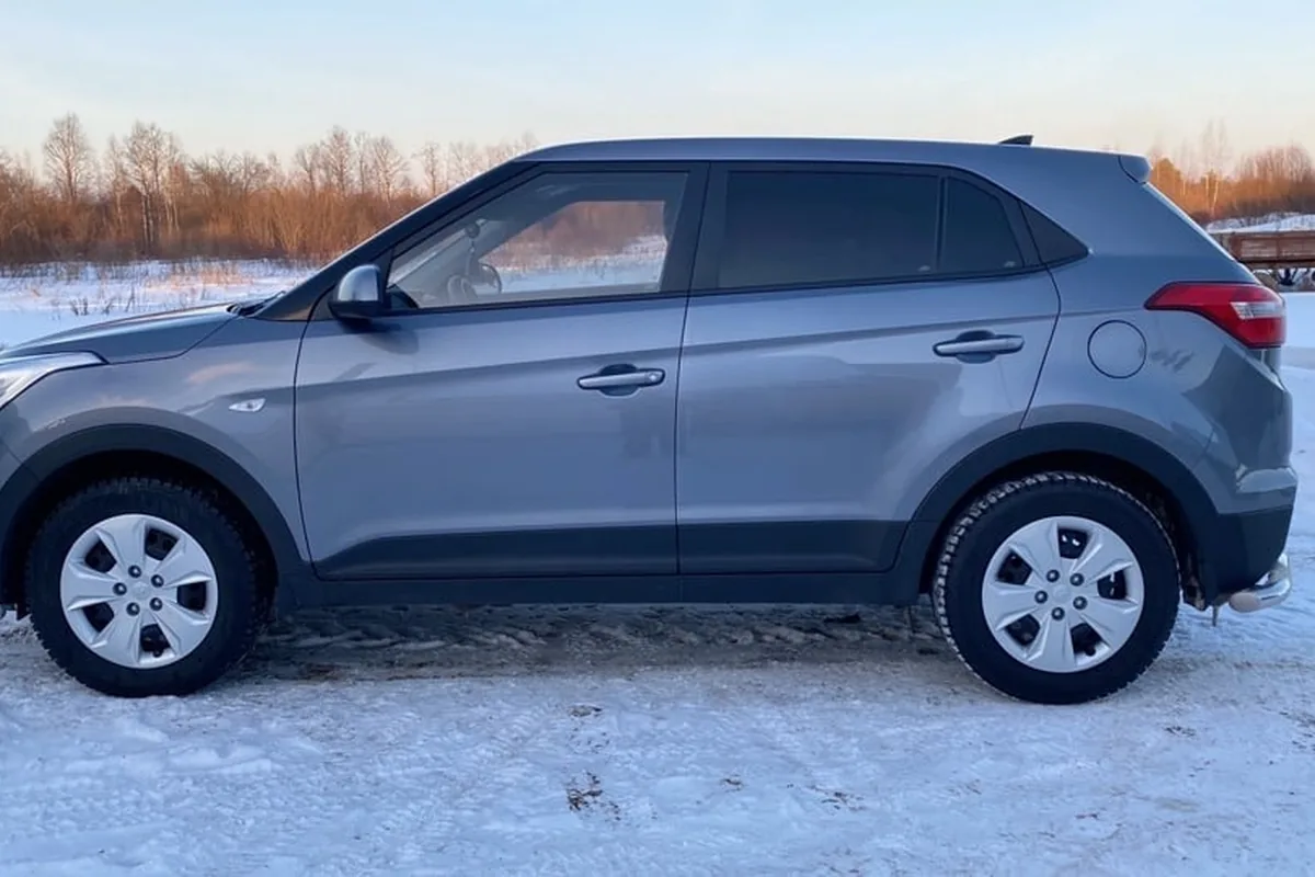Hyundai Creta в профиль на снегу