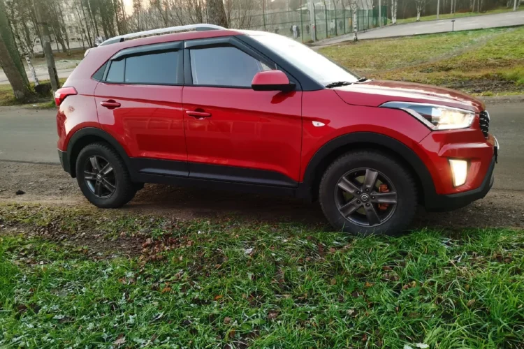 Красная Hyundai Creta на дисках от Nissan X-Trail