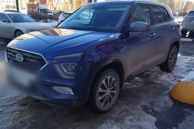Синяя Hyundai Creta 2 на литых дисках