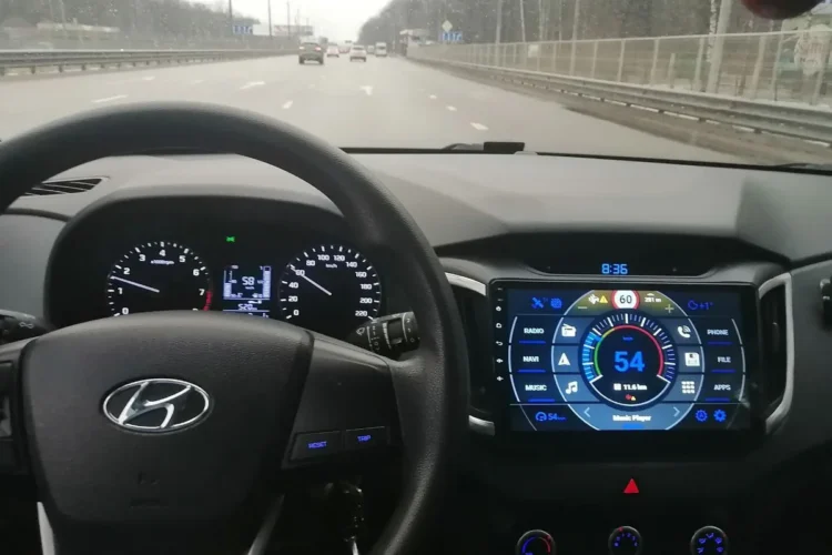 Нештатная Android-магнитола в салоне Hyundai Creta