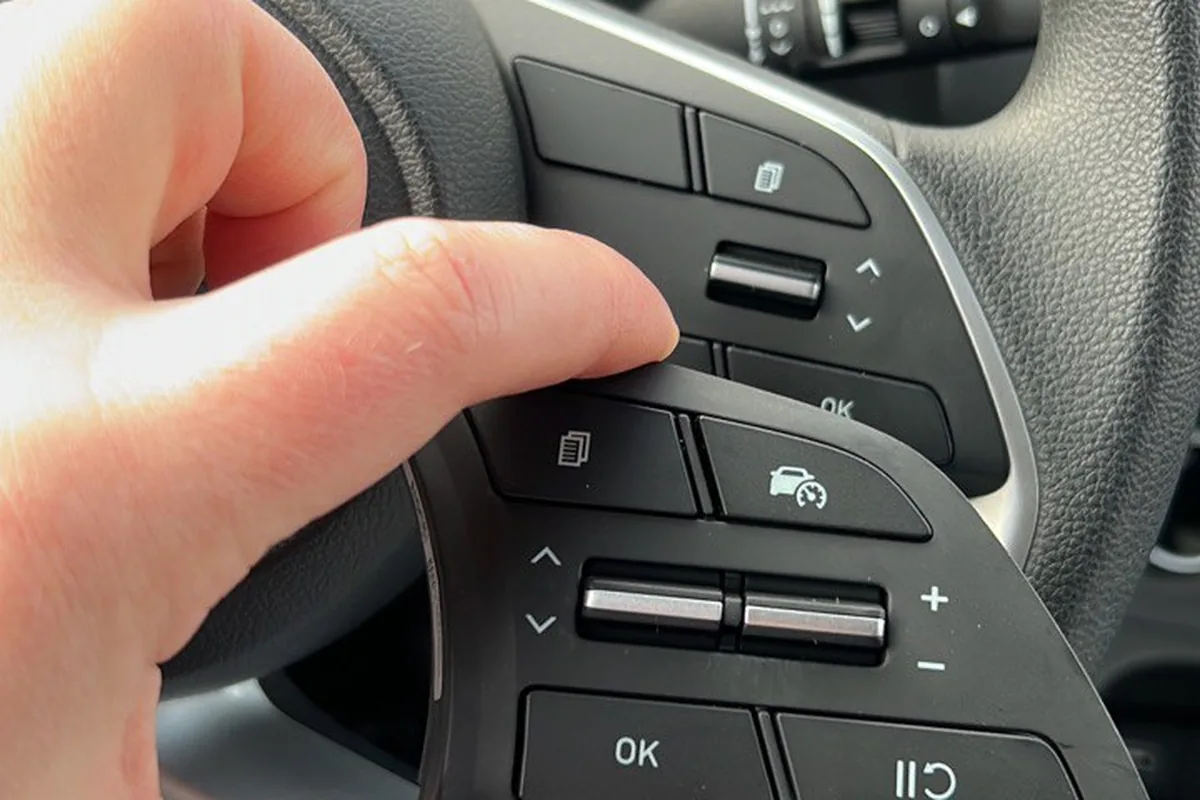 Кнопки круиз-контроля на руле Hyundai Creta 2