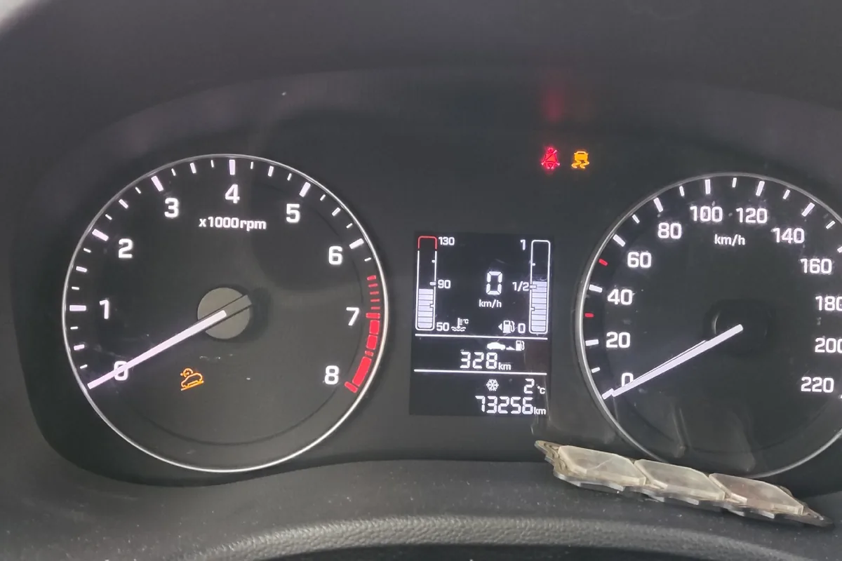 Значки ESC на приборке Hyundai Creta с механикой после пуска