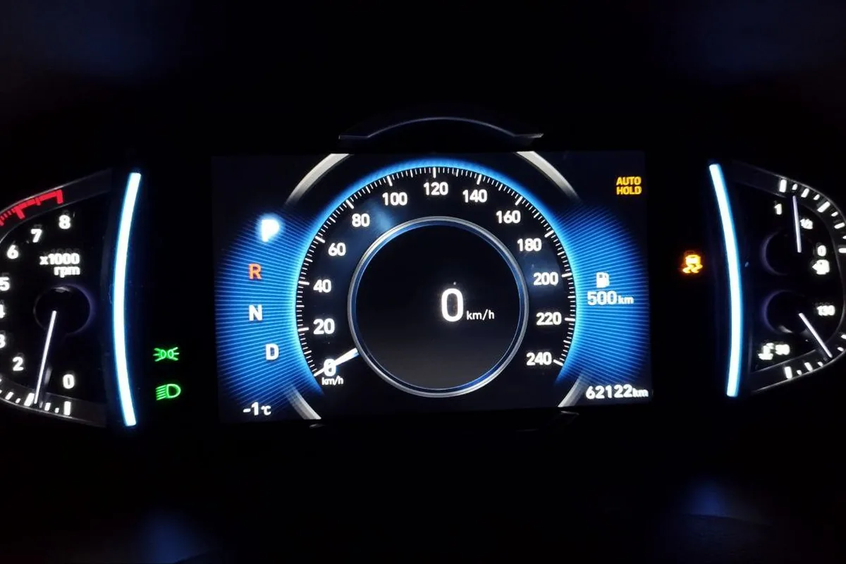Цифровая приборка Hyundai Creta 2 с тремя загоревшимися лампами