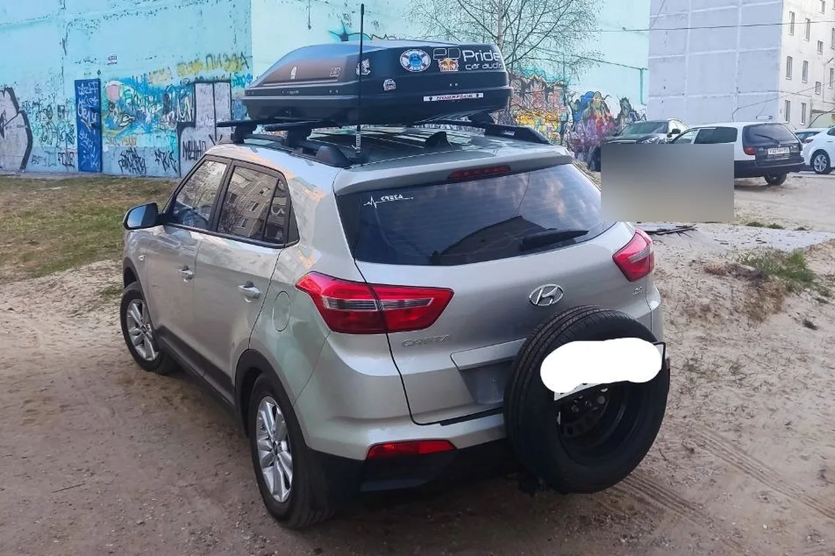 Hyundai Creta с поперечинами и автобоксом сзади